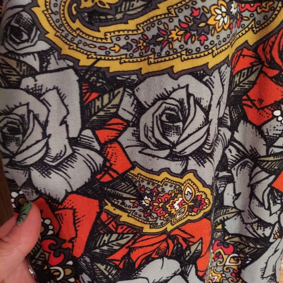 LuLaRoe Leggings TC - Picture 2 of 3